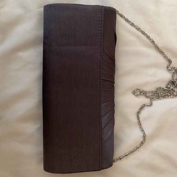 New grey evening purse. Pleated front with chain. - Picture 7 of 8